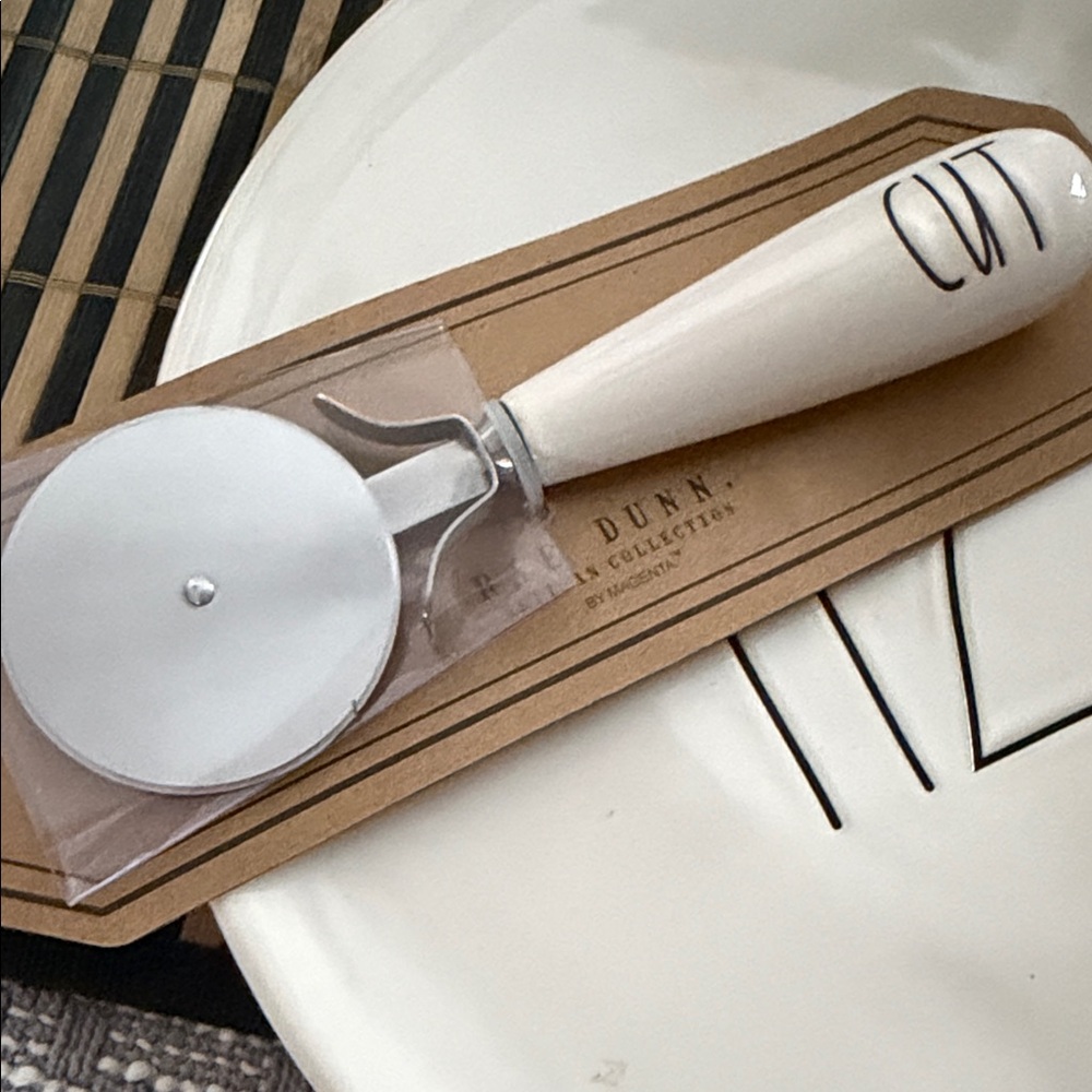 Rae Dunn White Pizza Plate and Cutter Set - Picture 3 of 4